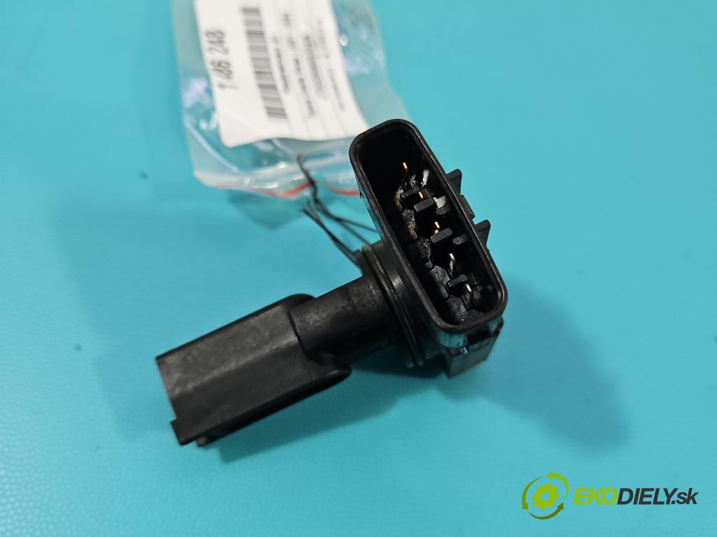 Toyota Corolla Verso I 2001-2004 2.0 d4d 90 HP manual 66 kW 1995 cm3 5- průtokoměr: 22204-27010 (Váha vzduchu)