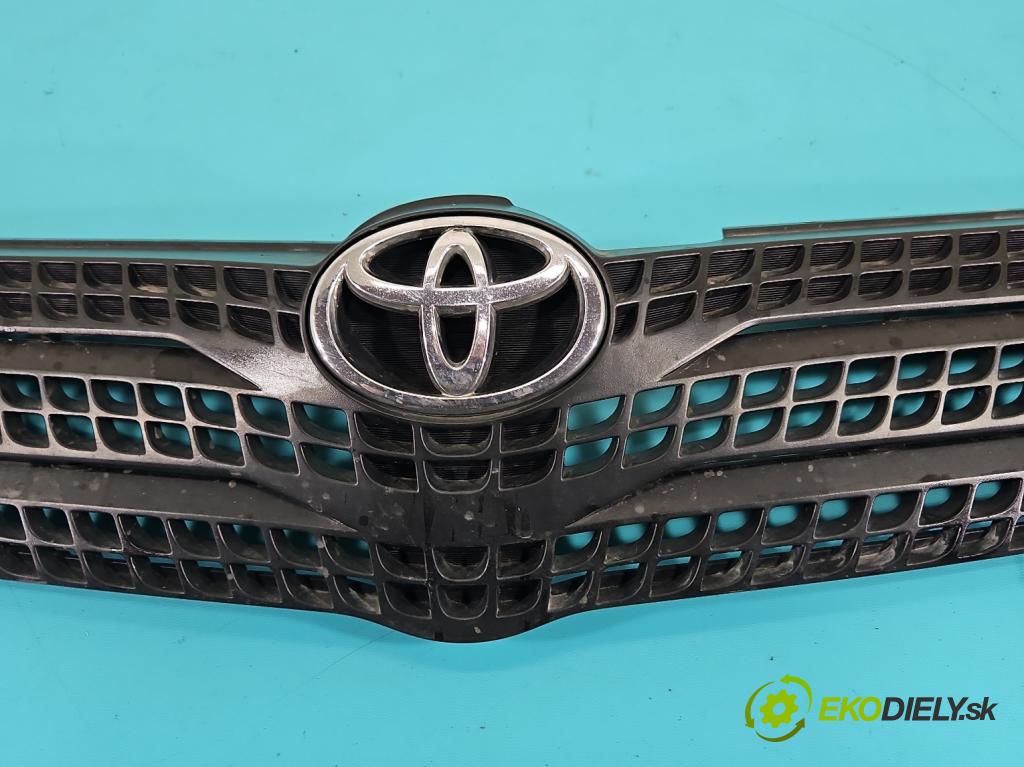 Toyota Corolla Verso I 2001-2004 2.0 d4d 90 hp manual 66 kW 1995 cm3 5- mřížka 53111-13240