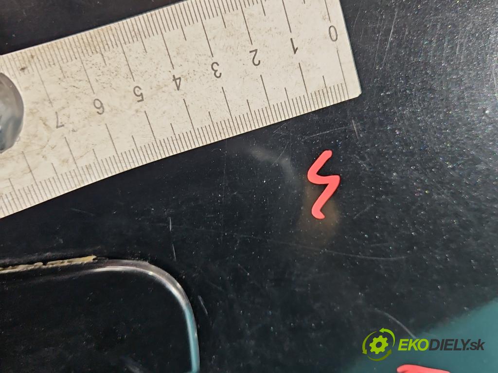 Toyota Corolla Verso I 2001-2004 2.0 d4d 90 hp manual 66 kW 1995 cm3 5- zadní kufrové dveře  (Zadní kapota (kufr))