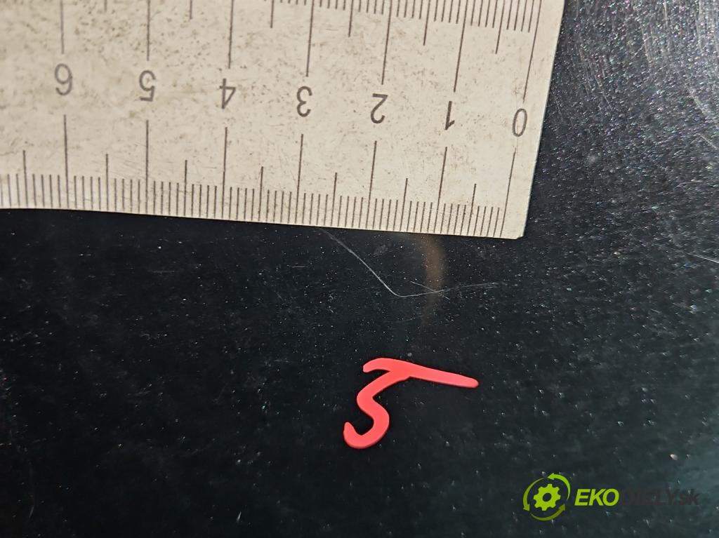 Toyota Corolla Verso I 2001-2004 2.0 d4d 90 hp manual 66 kW 1995 cm3 5- zadní kufrové dveře  (Zadní kapota (kufr))