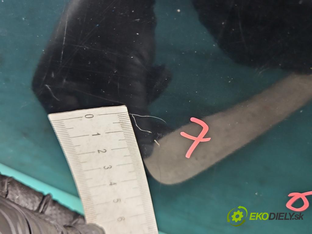 Toyota Corolla Verso I 2001-2004 2.0 d4d 90 hp manual 66 kW 1995 cm3 5- zadní kufrové dveře  (Zadní kapota (kufr))