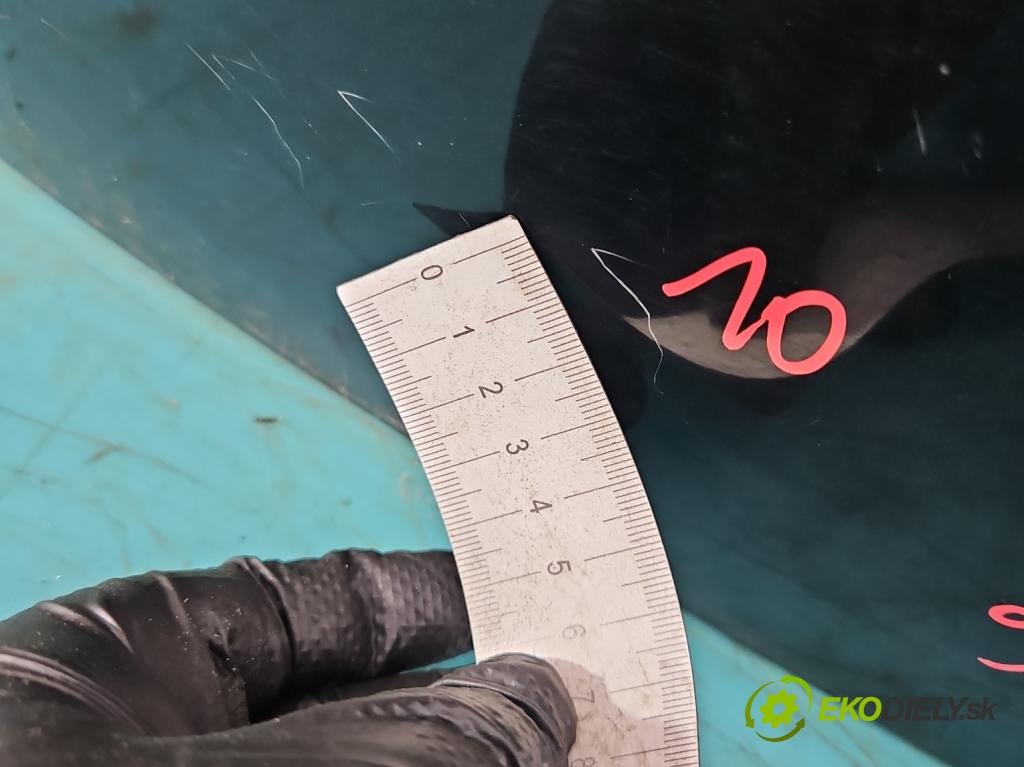 Toyota Corolla Verso I 2001-2004 2.0 d4d 90 hp manual 66 kW 1995 cm3 5- zadní kufrové dveře  (Zadní kapota (kufr))