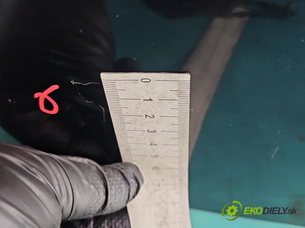 Toyota Corolla Verso I 2001-2004 2.0 d4d 90 hp manual 66 kW 1995 cm3 5- zadní kufrové dveře  (Zadní kapota (kufr))