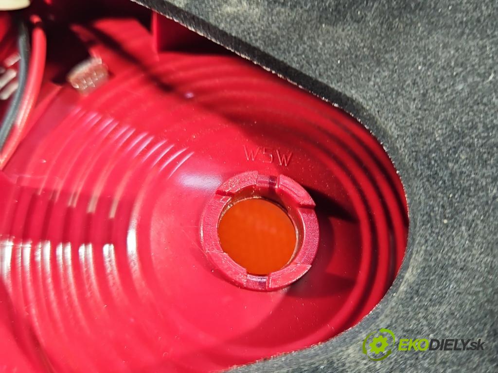 Seat Altea 1.6 SR XL 102 HP manual 75 kW 1595 cm3 5- svetlo / reflektor zadné ľavé 5P8945093D (Kľučka dverí ostatné)