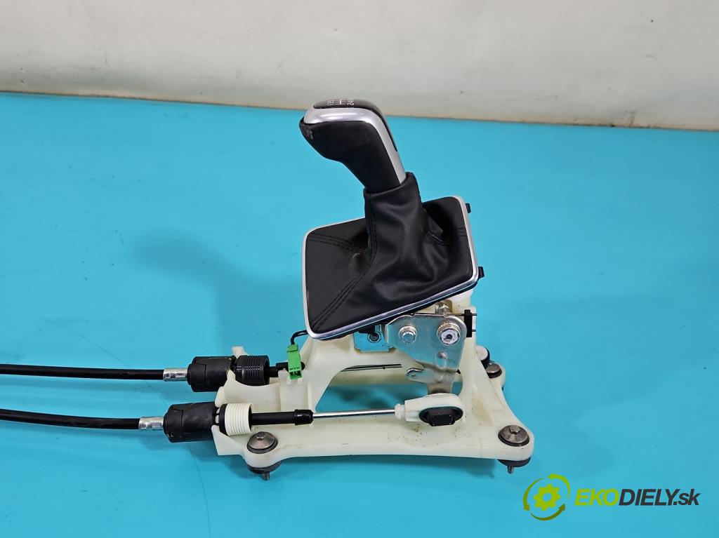 Volvo V40 II 2012-2019 2.0 D4 190 hp manual 140 kW 1969 cm3 5- kulisa změny stupňová  (Řadicí páka (kulisa) )