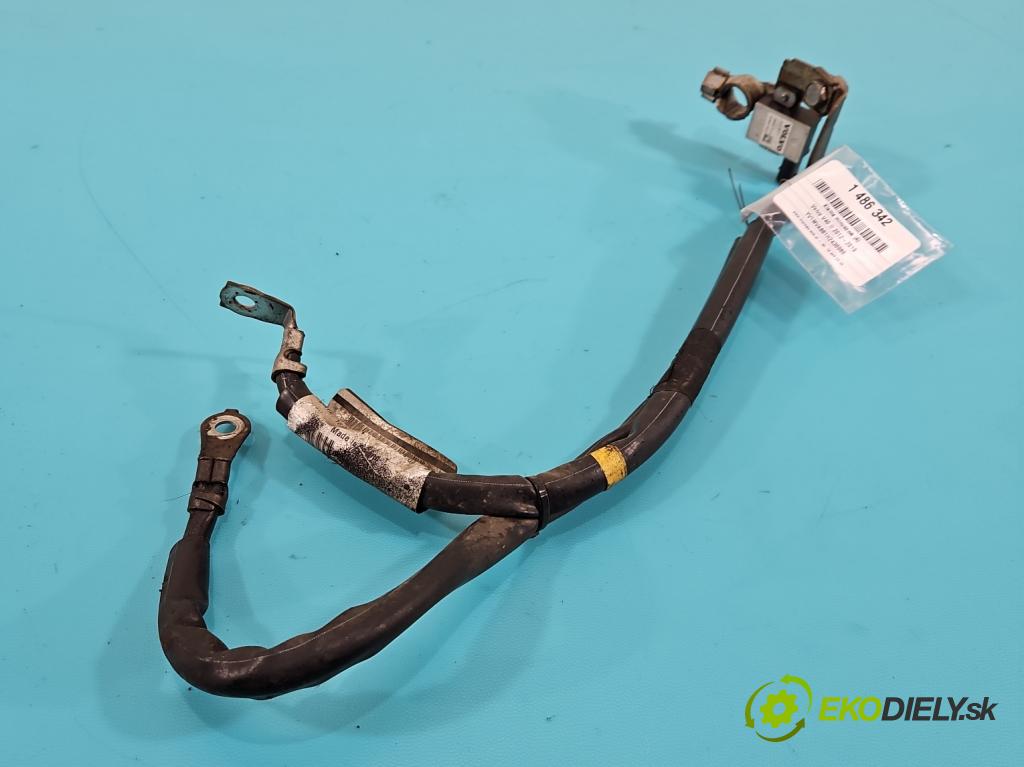 Volvo V40 II 2012-2019 2.0 D4 190 hp manual 140 kW 1969 cm3 5- kontakt mínus: 31419417