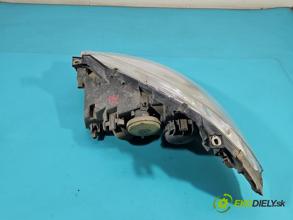 Mercedes A W169 2004-2012 1.5b: 95 HP manual 70 kW 1498 cm3 3- Reflektor: pravý  (Svetlo predné pravé)