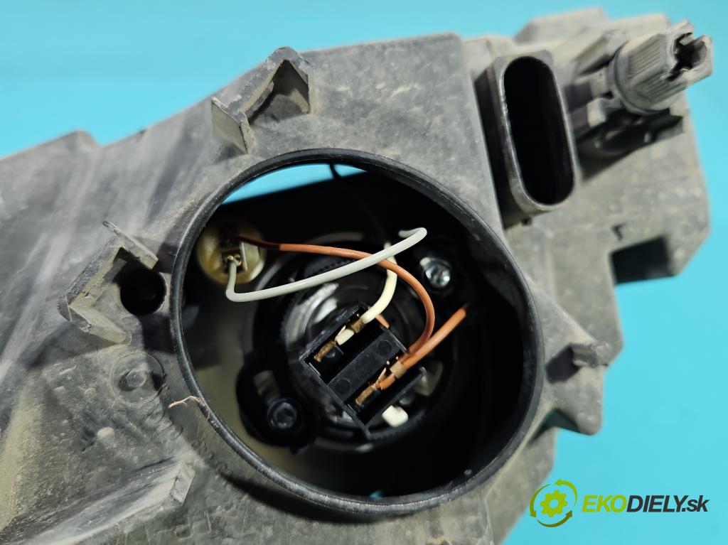 Mercedes A W169 2004-2012 1.5b: 95 HP manual 70 kW 1498 cm3 3- Reflektor: pravý  (Svetlo predné pravé)