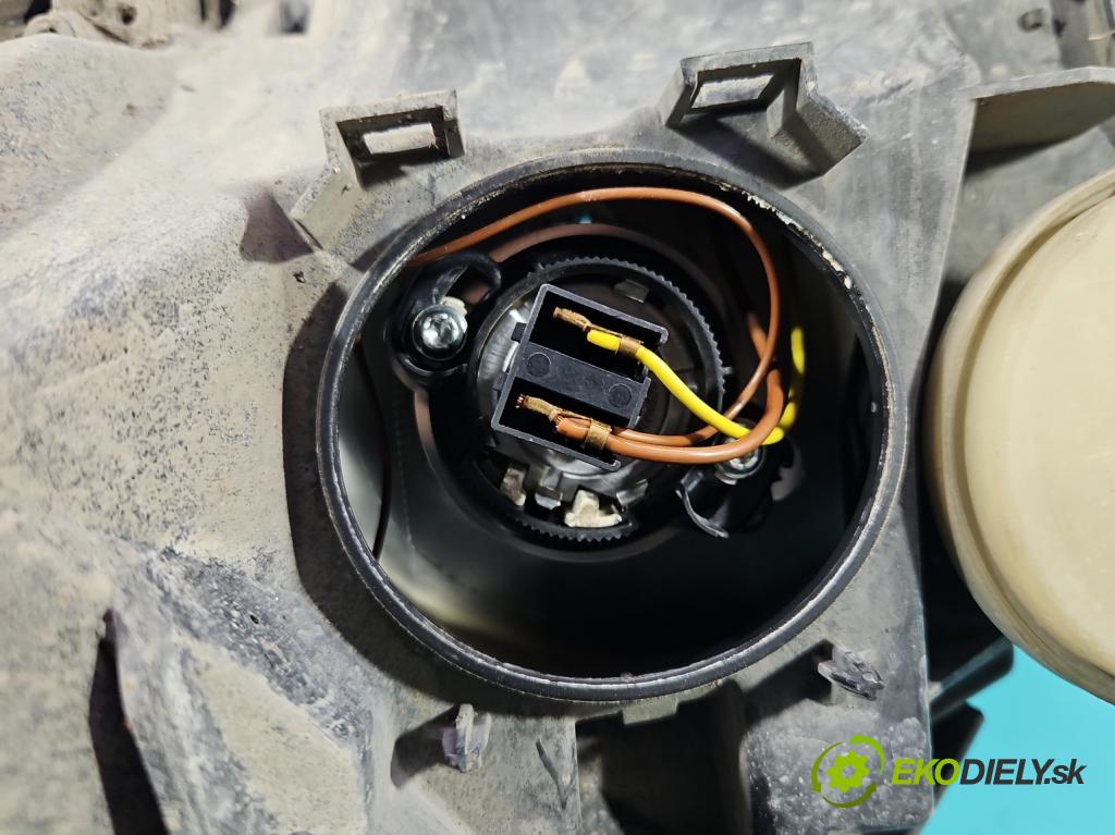 Mercedes A W169 2004-2012 1.5b: 95 HP manual 70 kW 1498 cm3 3- Reflektor: pravý  (Svetlo predné pravé)