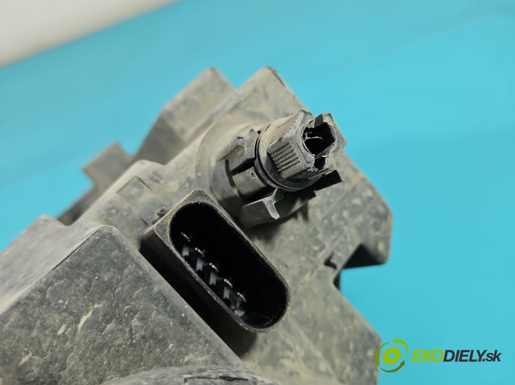 Mercedes A W169 2004-2012 1.5b: 95 HP manual 70 kW 1498 cm3 3- Reflektor: pravý  (Svetlo predné pravé)