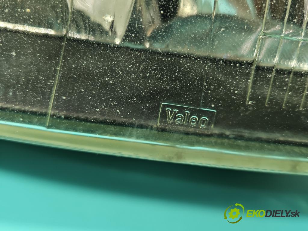 Volvo V70 II 1999-2007 2.4 20v 140 HP manual 103 kW 2435 cm3 5- Reflektor: pravý 8620687 (Svetlo predné pravé)