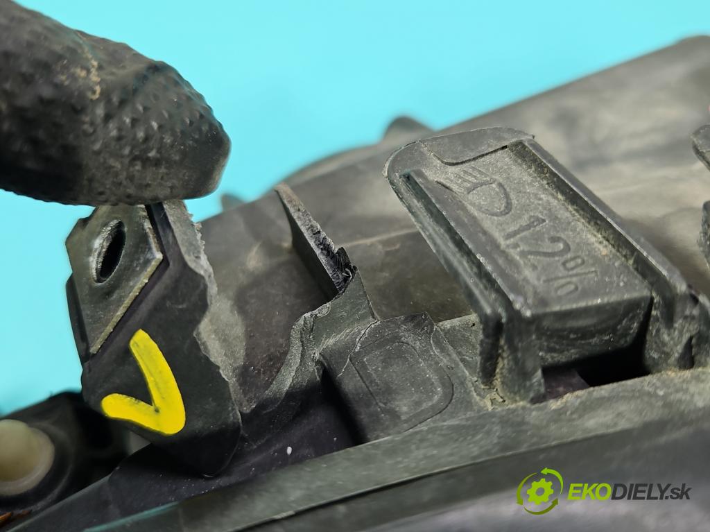 Volvo V70 II 1999-2007 2.4 20v 140 HP manual 103 kW 2435 cm3 5- Reflektor: pravý 8620687 (Svetlo predné pravé)