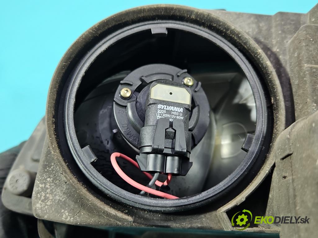 Volvo V70 II 1999-2007 2.4 20v 140 HP manual 103 kW 2435 cm3 5- Reflektor: pravý 8620687 (Svetlo predné pravé)