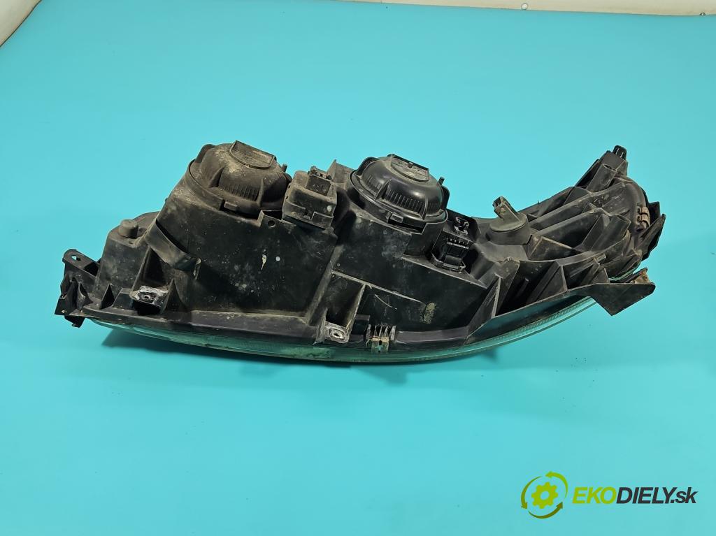 Volvo V70 II 1999-2007 2.4 20v 140 HP manual 103 kW 2435 cm3 5- Reflektor: pravý 8620687 (Svetlo predné pravé)