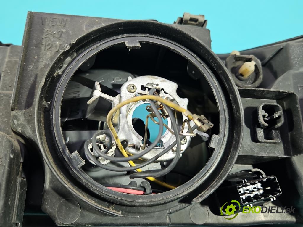 Volvo V70 II 1999-2007 2.4 20v 140 HP manual 103 kW 2435 cm3 5- Reflektor: pravý 8620687 (Svetlo predné pravé)