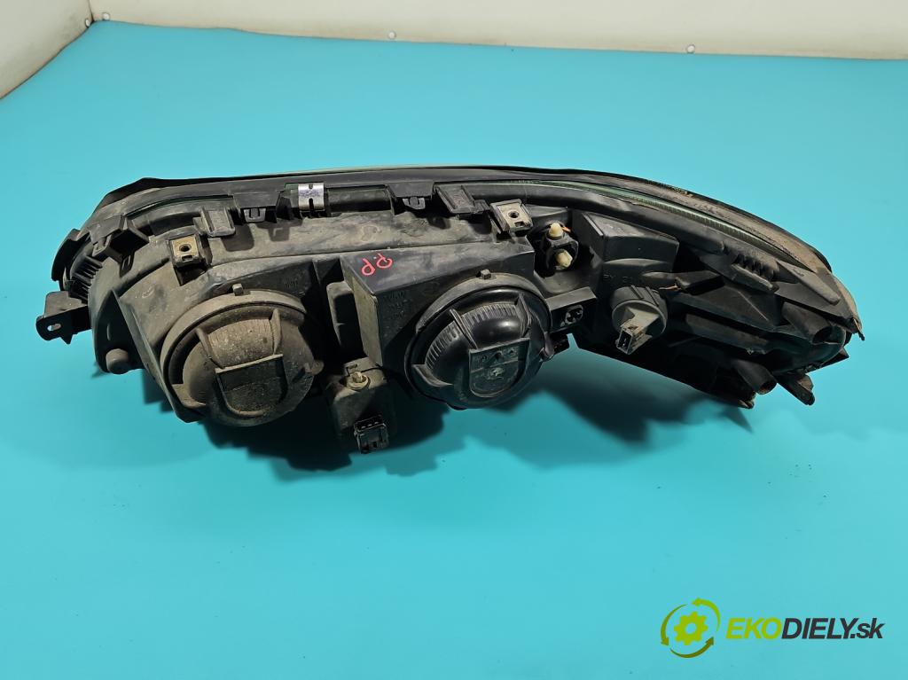 Volvo V70 II 1999-2007 2.4 20v 140 HP manual 103 kW 2435 cm3 5- Reflektor: pravý 8620687 (Svetlo predné pravé)