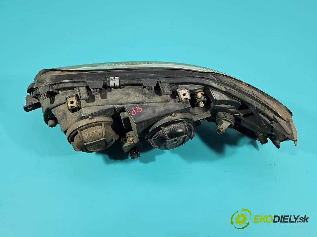 Volvo V70 II 1999-2007 2.4 20v 140 HP manual 103 kW 2435 cm3 5- Reflektor: pravý 8620687 (Svetlo predné pravé)