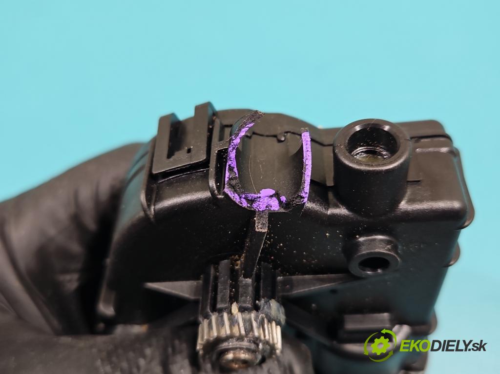 Audi Q5 2008-2016 2.0 tfsi: 220KM automatic 162 kW 1984 cm3 5- motor: ostatné 8R0877041E