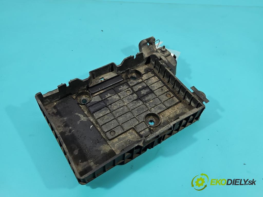 Renault Megane II 2003-2008 1.6 16v 113 hp automatic 83 kW 1598 cm3 5- obal akumulatora 8200166032