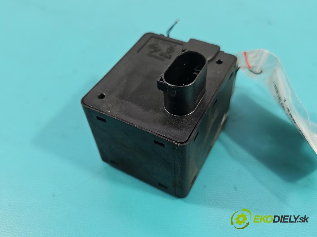 Renault Scenic II 2003-2009 1.9 dci 120 HP manual 88 kW 1870 cm3 5- Blokáda: řízení: 8200033233 (Riadenie ostatné)