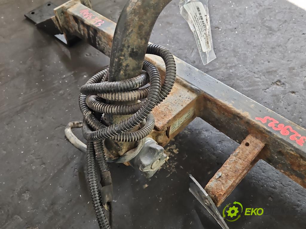 Opel Meriva A 2002-2010 1.6 16v 101 hp manual 74 kW 1598 cm3 5- oko tažné  (Tažné zařízení)