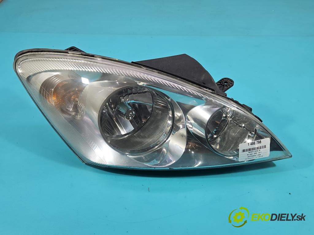 Kia Ceed I 2006-2012 2.0 CRDI 140 HP manual 103 kW 1991 cm3 5- Reflektor: pravý 92102-1H000 (Svetlo predné pravé)