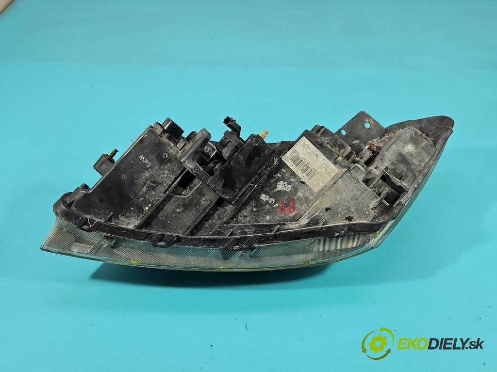 Kia Ceed I 2006-2012 2.0 CRDI 140 HP manual 103 kW 1991 cm3 5- Reflektor: pravý 92102-1H000 (Svetlo predné pravé)