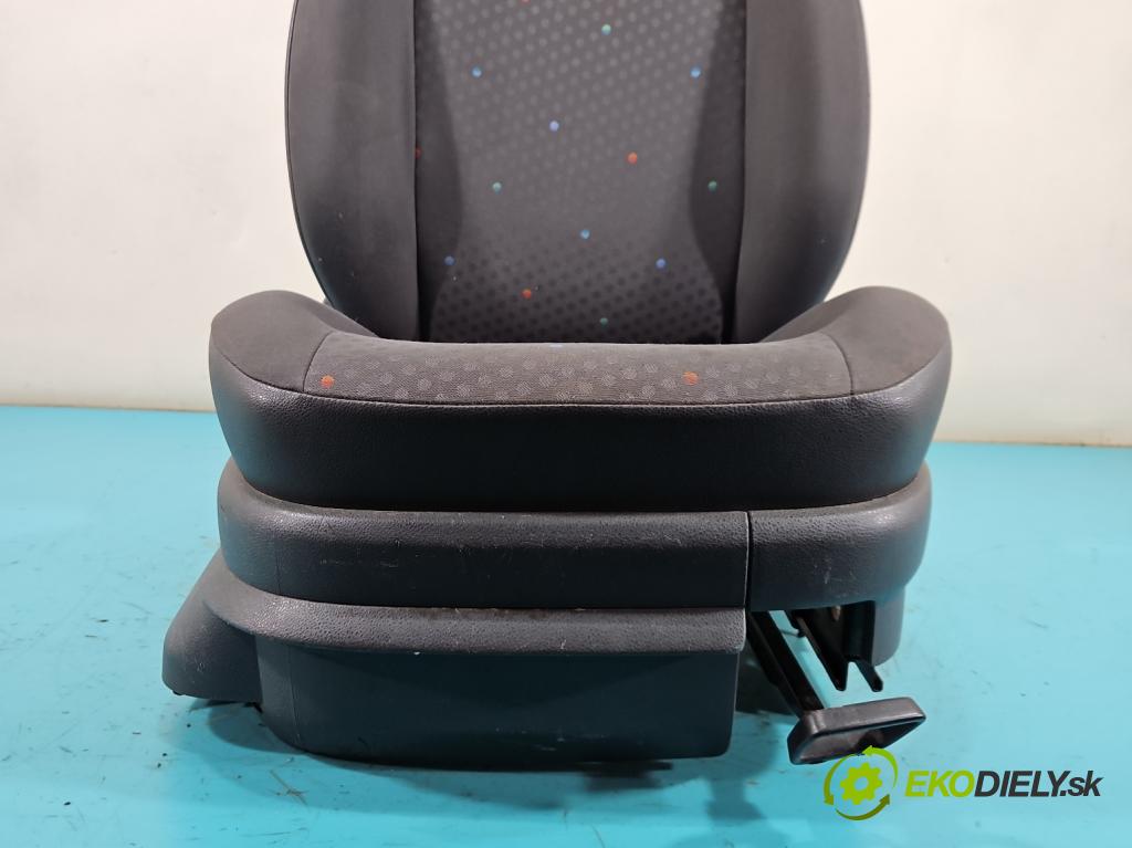 Vw Polo IV 9N 2001-2009 1.2 12v 64 HP manual 47 kW 1198 cm3 5- Sedačka pravý  (Sedadlo)