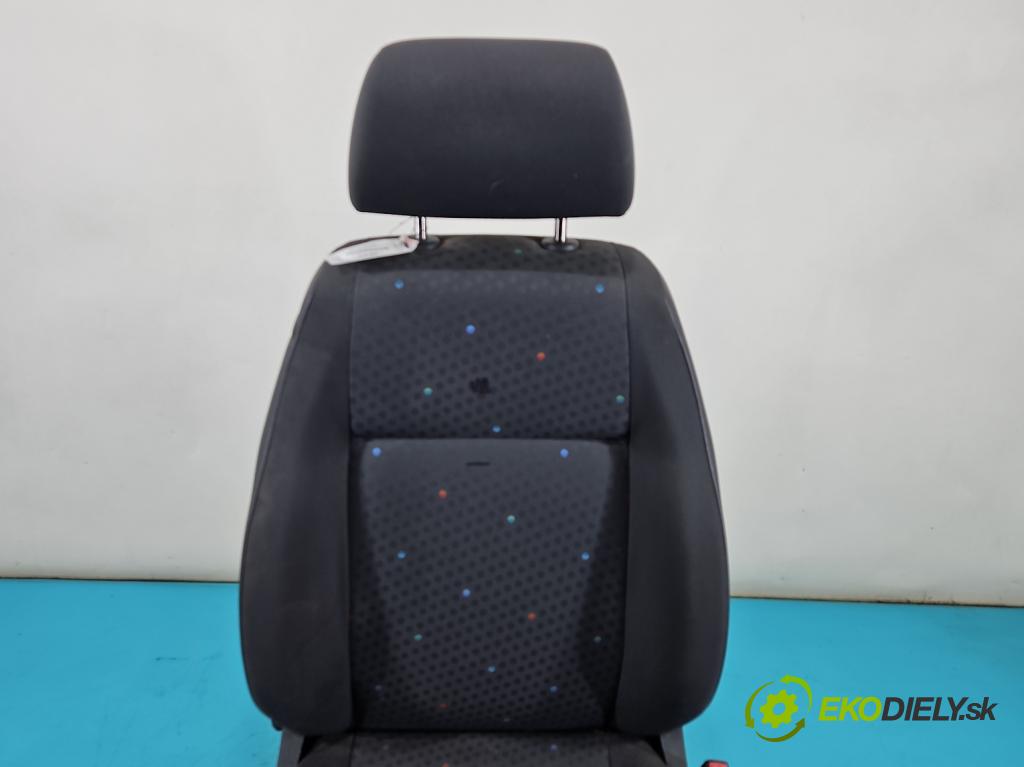 Vw Polo IV 9N 2001-2009 1.2 12v 64 HP manual 47 kW 1198 cm3 5- Sedačka pravý  (Sedadlo)