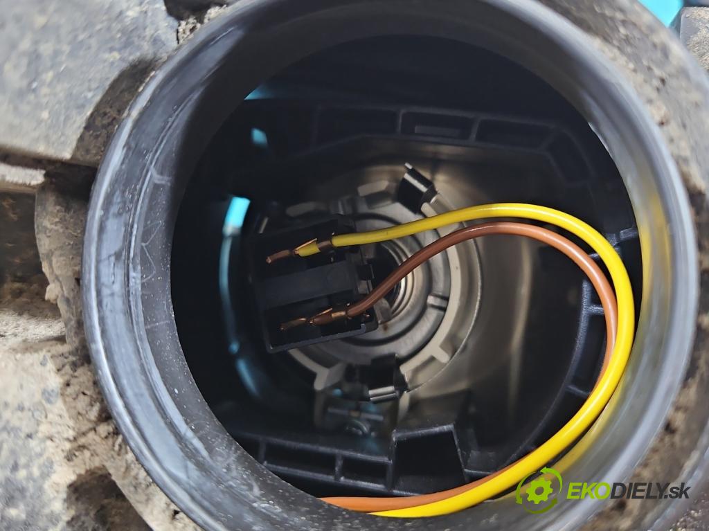 Audi A4 B8 2007-2015 2.7 tdi 190 HP automatic 140 kW 2698 cm3 4- Reflektor: ľavý 8K0941003 (Kľučka dverí ostatné)