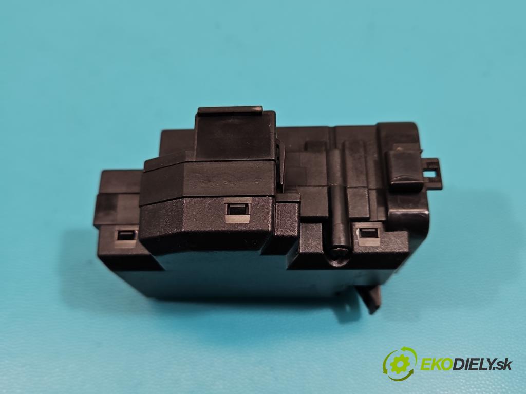 Audi A4 B8 2007-2015 2.7 tdi 190 HP automatic 140 kW 2698 cm3 4- Spínačka 8K0909131B (Spínacia skrinka)