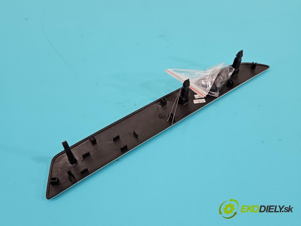 Audi A4 B8 2007-2015 2.7 tdi 190 HP automatic 140 kW 2698 cm3 4- lišta ozdobná vnitŕní: 8K0863305