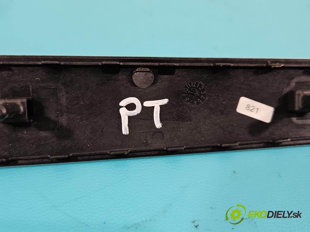 Audi A4 B8 2007-2015 2.7 tdi 190 HP automatic 140 kW 2698 cm3 4- lišta ozdobná vnitŕní: 8K0863305