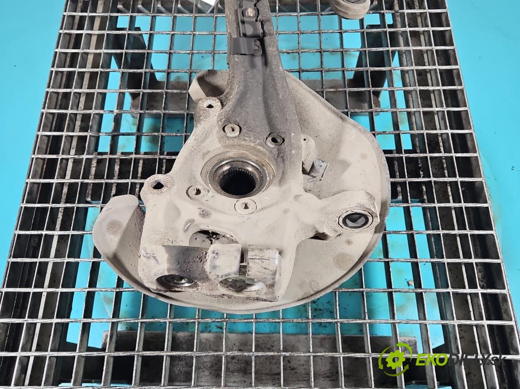 Audi A4 B8 2007-2015 2.7 tdi 190 HP automatic 140 kW 2698 cm3 4- náboj ľavé  (Náboj kolesa)