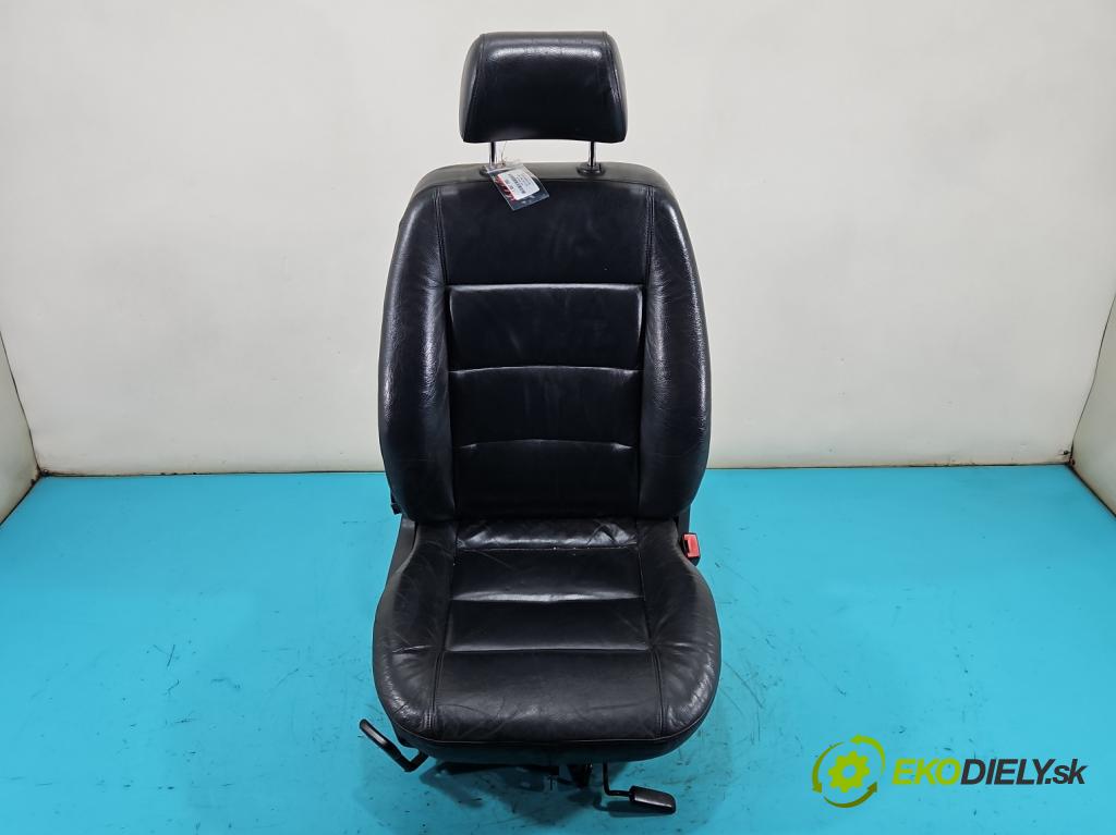 Audi A4 B5 1994-2001 1.8 20v 125 HP  92 kW 1781 cm3 4- Sedačka pravý  (Sedadlo)
