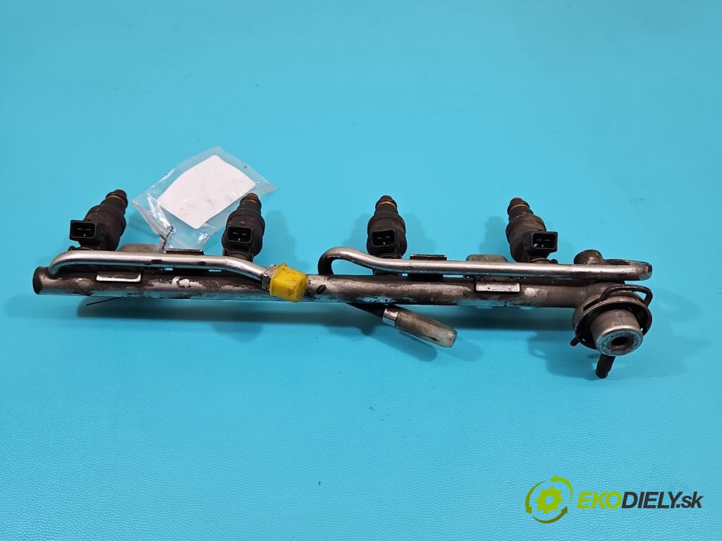 Audi A4 B5 1994-2001 1.8 20v 125 HP  92 kW 1781 cm3 4- vstrek 058133551A (Vstrekovač paliva)