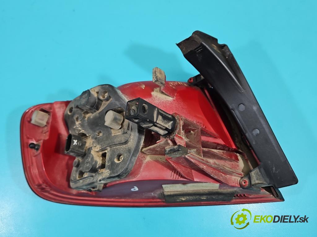 Audi A4 B8 2007-2015 2.7 tdi 190 HP automatic 140 kW 2698 cm3 4- svetlo / reflektor zadné pravé 8K5945096D (Kľučka dverí ostatné)