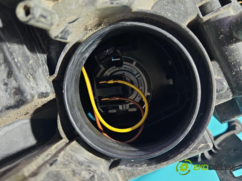 Audi A4 B8 2007-2015 2.7 tdi 190 HP automatic 140 kW 2698 cm3 4- Reflektor: pravý 8K0941004 (Svetlo predné pravé)