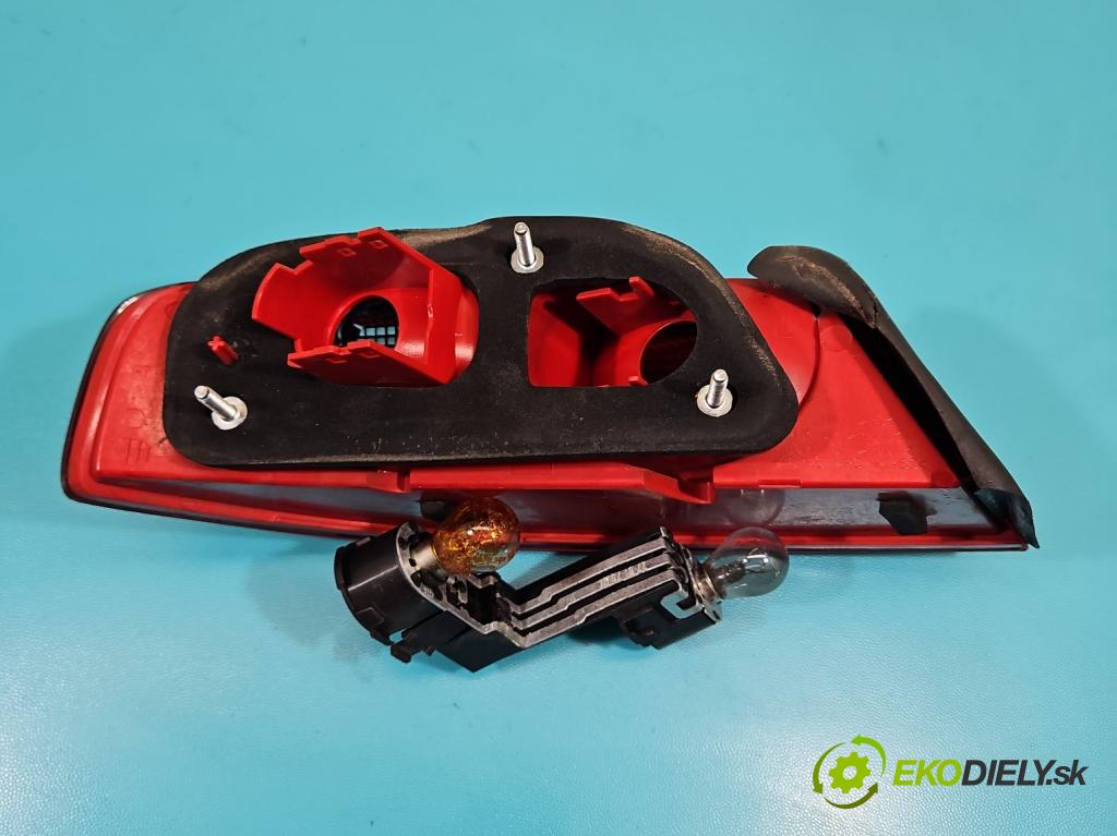 Alfa romeo 159 1.9 jtd 116 HP manual 85 kW 1910 cm3 4- svetlo / reflektor zadné pravé 939532802 (Kľučka dverí ostatné)