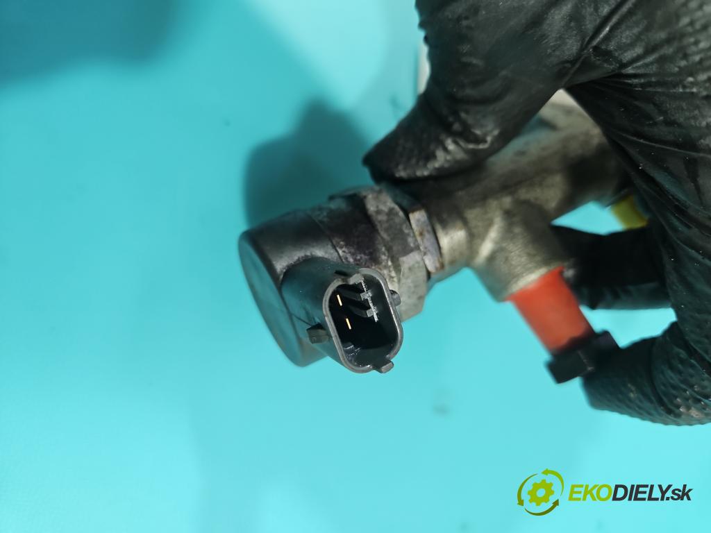 Hyundai Tucson III 2015-2020 2.0 crdi 136 HP automatic 100 kW 1999 cm3 5- lišta vstrekovacia 0445214321 (Vstrekovacia lišta)