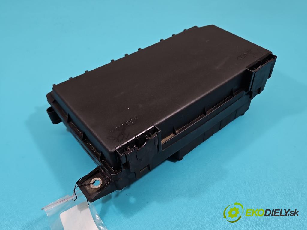 Opel Astra III 2004-2014 1.9 cdti 120 hp manual 88 kW 1910 cm3 5- skříňka pojistková 13206745 (Pojistková skříňka)