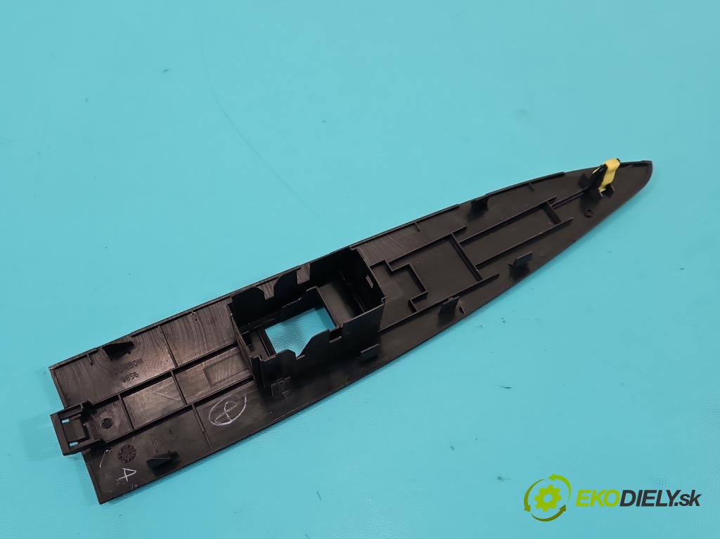 Toyota Avensis III T27 2009-2018 2.0 16v 152KM manual 112 kW 1987 cm3 5- lišta ozdobná vnitŕní: 74231-05220