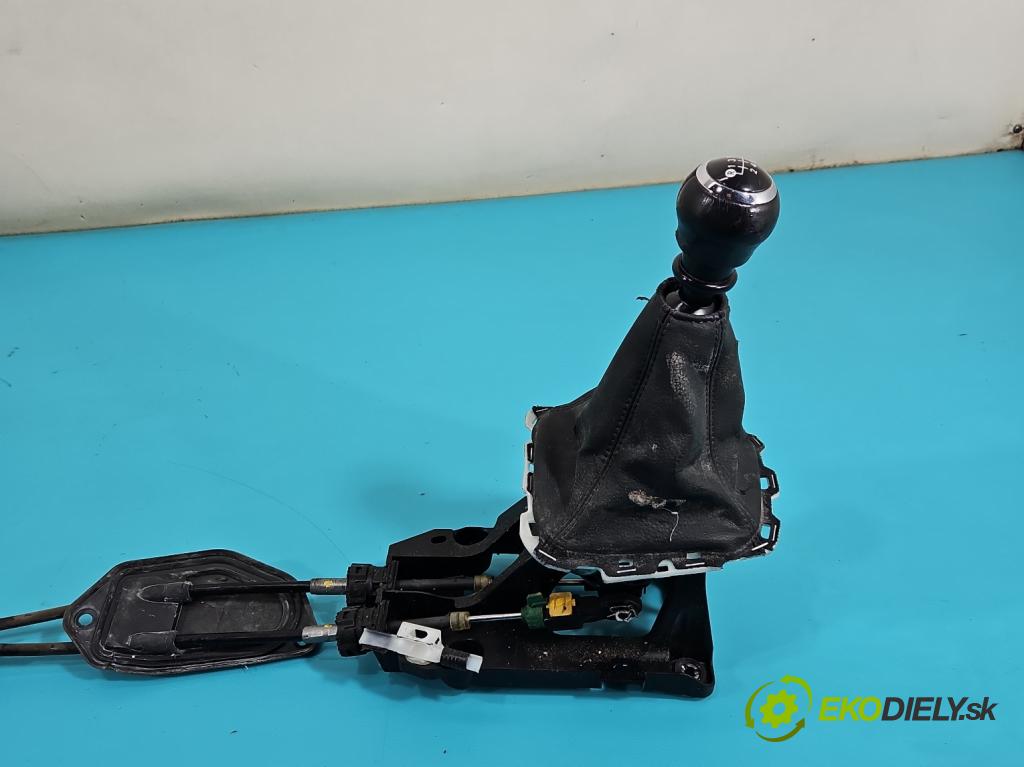 Toyota Avensis III T27 2009-2018 2.0 16v 152KM manual 112 kW 1987 cm3 5- Páka: Změny: stupeň,rýchlosť  (Rýchlostná páka (kulisa))