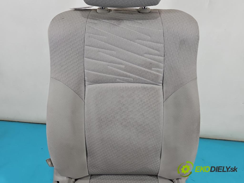 Toyota Avensis III T27 2009-2018 2.0 16v 152KM manual 112 kW 1987 cm3 5- Sedačka pravý  (Sedadlo)