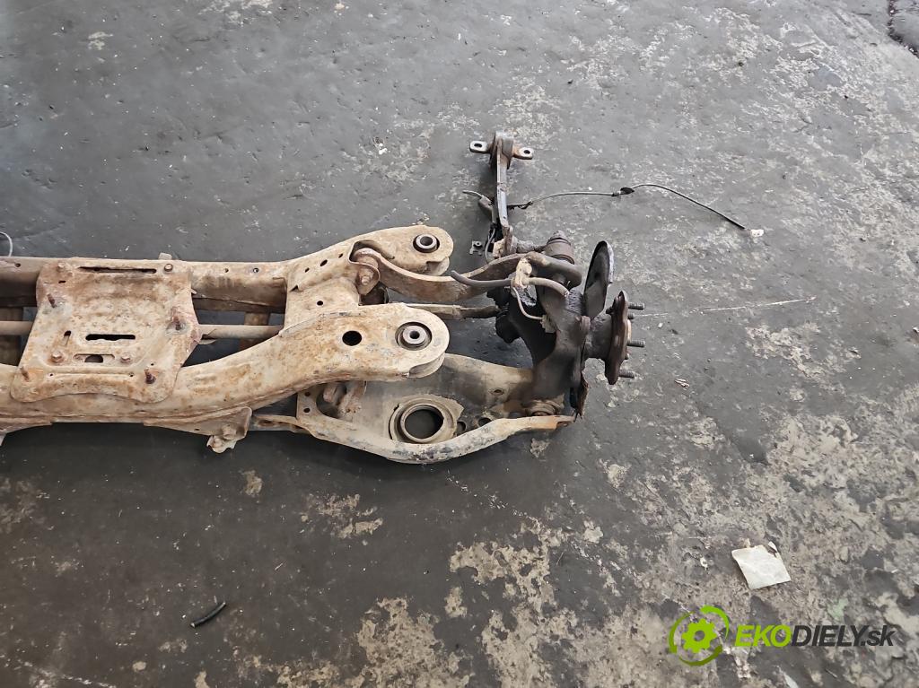 Toyota Avensis III T27 2009-2018 2.0 16v 152KM manual 112 kW 1987 cm3 5- zadní výztuha  (Zadní výztuha)