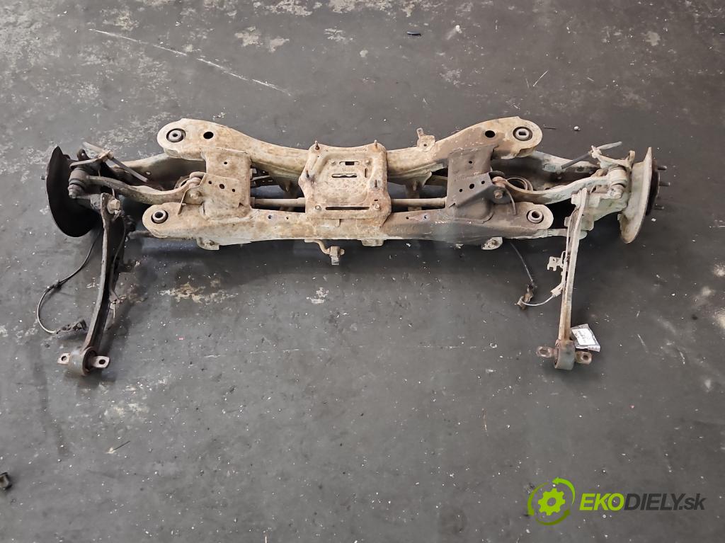 Toyota Avensis III T27 2009-2018 2.0 16v 152KM manual 112 kW 1987 cm3 5- zadní výztuha  (Zadní výztuha)