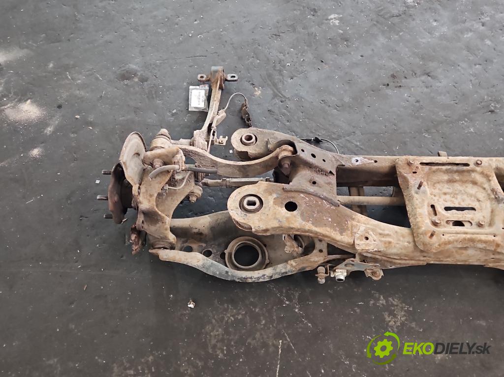 Toyota Avensis III T27 2009-2018 2.0 16v 152KM manual 112 kW 1987 cm3 5- zadní výztuha  (Zadní výztuha)