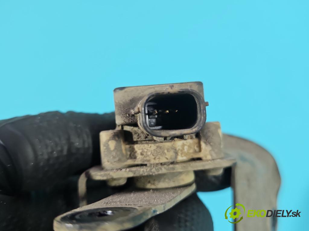 Suzuki Grand Vitara II 2005-2014 2.4 16V 169KM manual 124 kW 2393 cm3 5- snímač nastavenia xenon A072216-1 (Snímač)