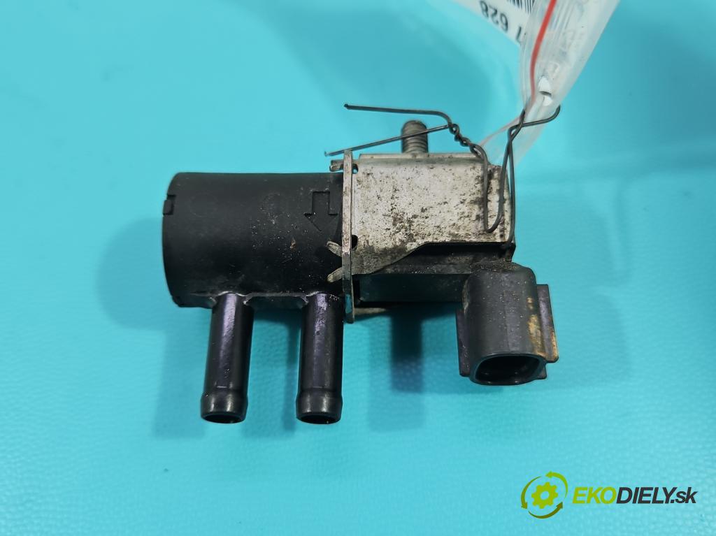 Suzuki Grand Vitara II 2005-2014 2.4 16V 169KM manual 124 kW 2393 cm3 5- ventil podtlaku K5T48574 (Ventil)