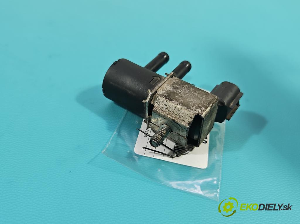 Suzuki Grand Vitara II 2005-2014 2.4 16V 169KM manual 124 kW 2393 cm3 5- ventil podtlaku K5T48574 (Ventil)